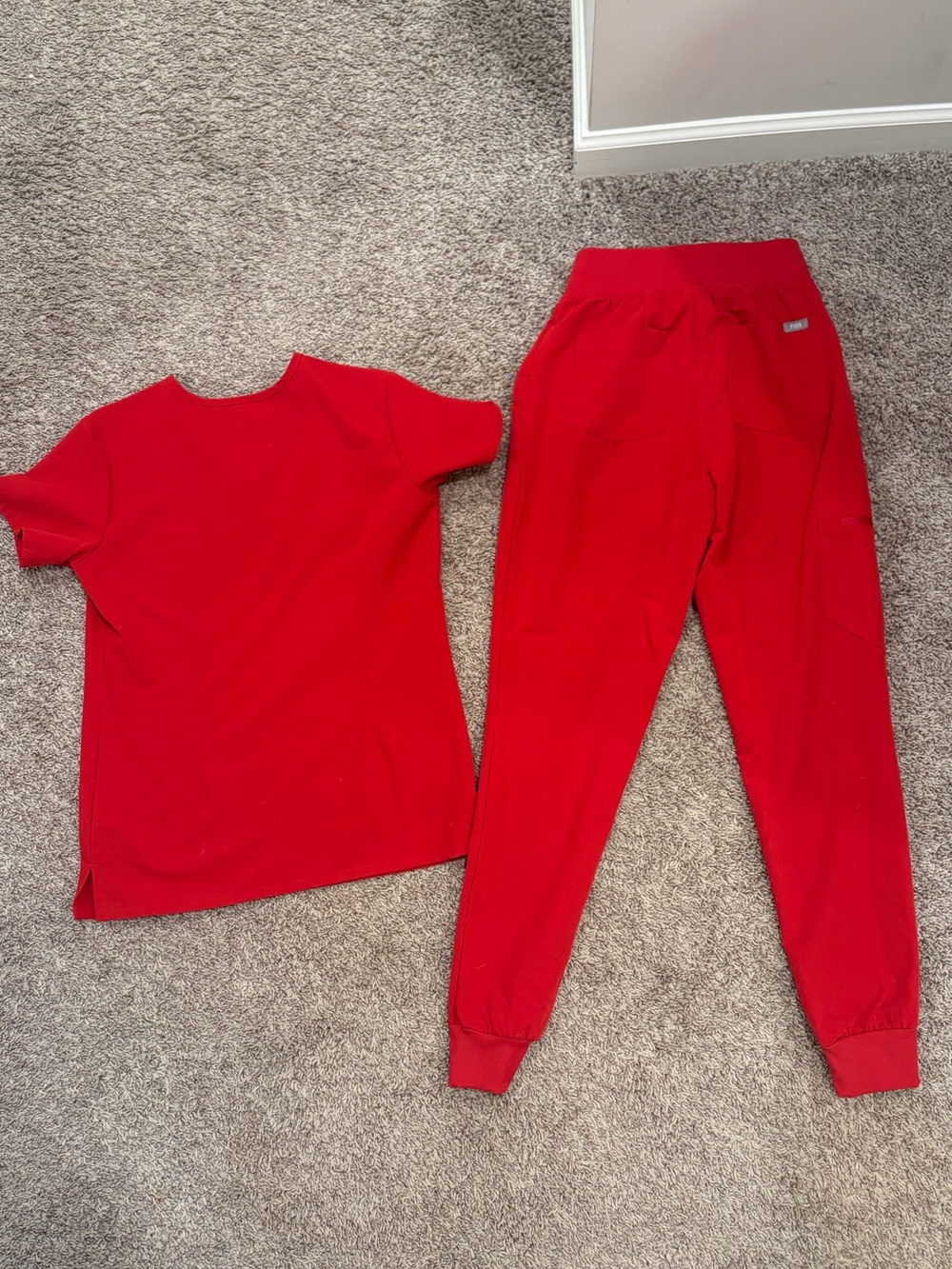 Figs scrubs XS top XS high waisted joggers - Picture 4 of 4